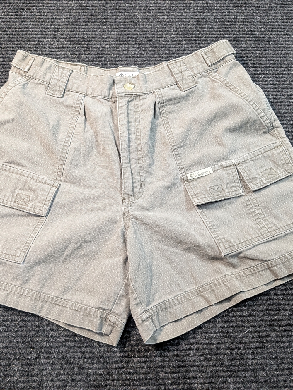 Vintage Columbia Gray Ripstop Cargo Shorts Adjustable Waist Tabs Medium / 10